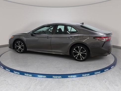 Used 2019 Toyota Camry SE FWD image 8