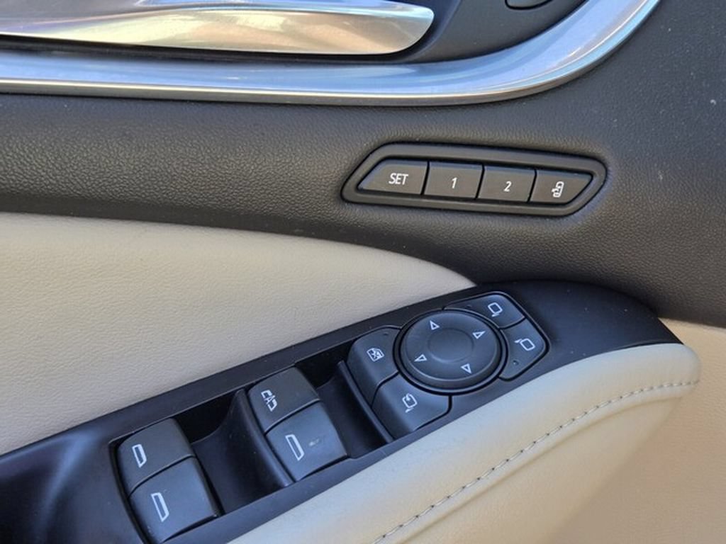 Used 2020 Buick Enclave Premium w/ Sun and Sites Package FWD image 33
