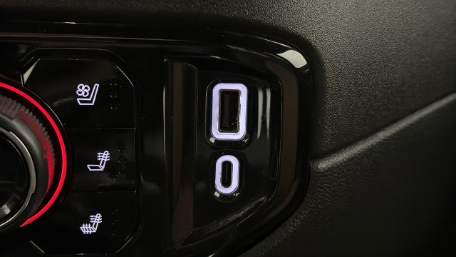 Used 2024 Chevrolet Silverado 3500 High Country w/ High Country Premium Package AWD/4WD image 45