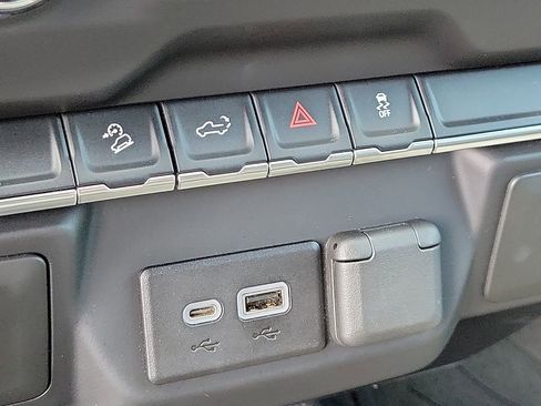 Used 2021 Chevrolet Silverado 1500 Custom Trail Boss w/ LPO, Dark Essentials Package AWD/4WD image 21