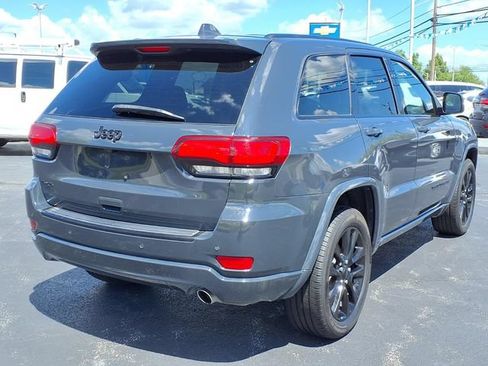 Used 2018 Jeep Grand Cherokee Altitude AWD/4WD image 2