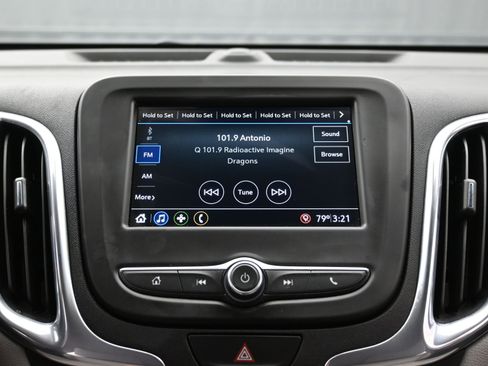 Used 2019 Chevrolet Equinox LS image 32