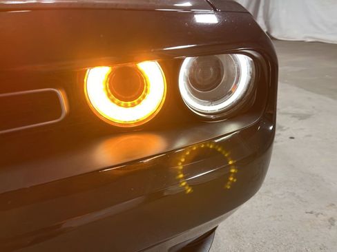 Used 2022 Dodge Challenger SXT image 33