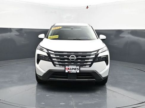 Used 2024 Nissan Rogue SV FWD image 2