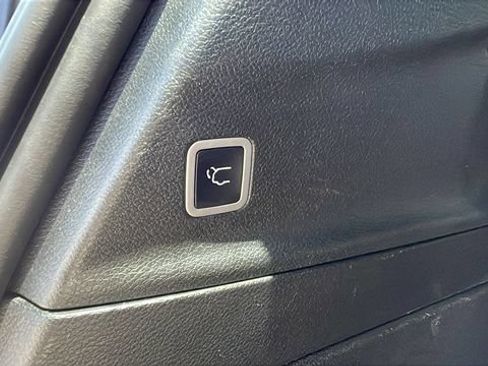 Used 2025 Chrysler Pacifica Select FWD image 31