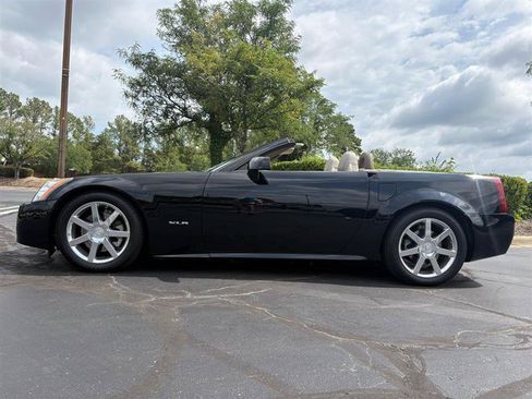 Used 2005 Cadillac XLR RWD image 2