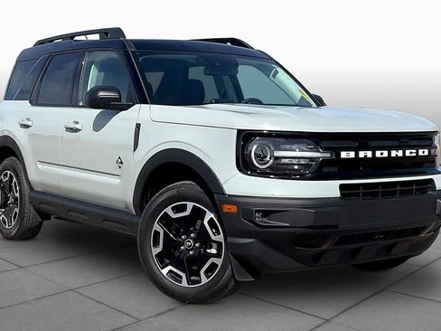 Used 2024 Ford Bronco Sport Outer Banks w/ Tech Package image 3