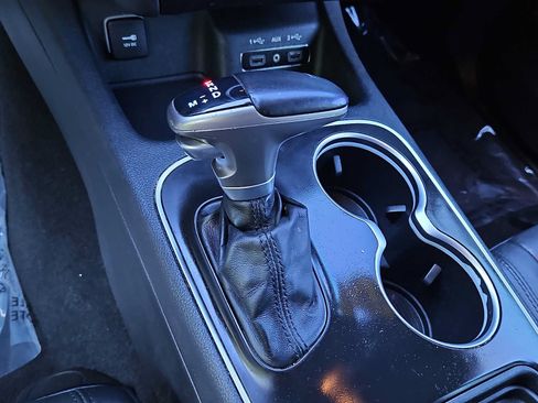 Used 2019 Dodge Durango SXT AWD/4WD image 16