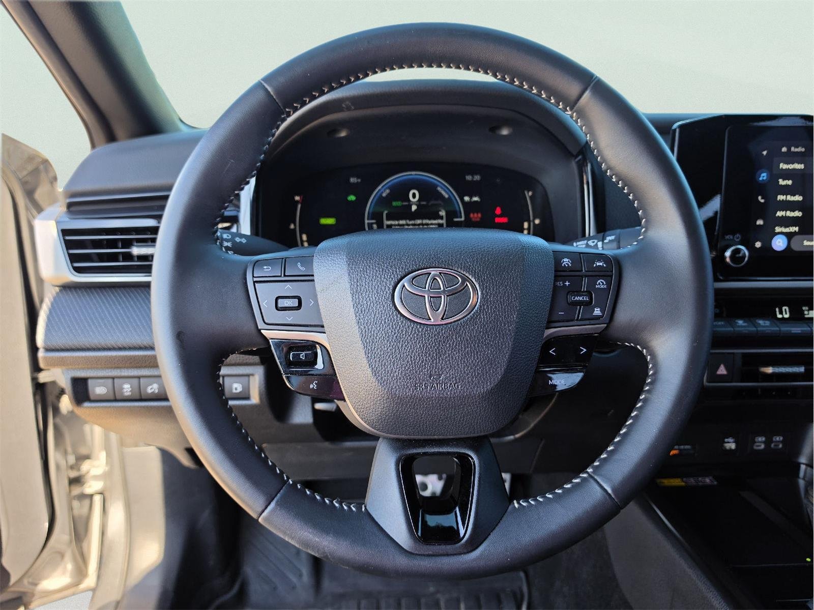Used 2025 Toyota Camry SE FWD image 23