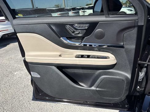 New 2026 Lincoln Corsair Premiere image 17