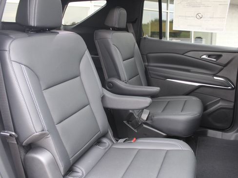 New 2026 Chevrolet Traverse LT w/ Sun and Wheel Package AWD/4WD image 17