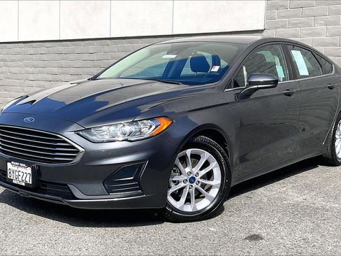 Used 2020 Ford Fusion SE image 12