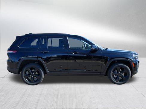 Used 2023 Jeep Grand Cherokee Limited w/ Black Appearance Package image 8