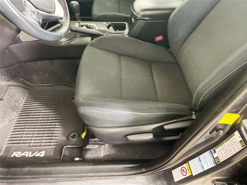 Used 2017 Toyota RAV4 XLE image 19