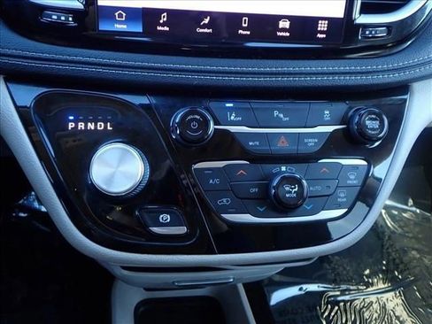 Used 2022 Chrysler Pacifica Touring-L FWD image 20