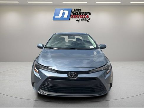 Used 2024 Toyota Corolla LE FWD image 2