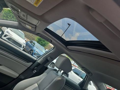 Used 2018 Honda Accord EX image 19