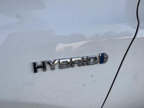 Used 2018 Toyota RAV4 LE Plus image 17