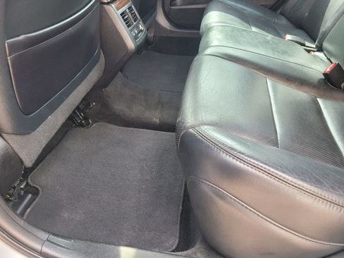 Used 2013 Toyota Avalon Limited FWD image 40