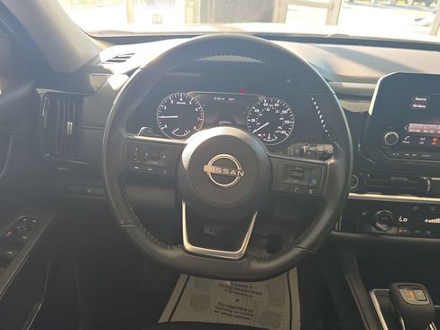 Used 2024 Nissan Pathfinder SV image 19