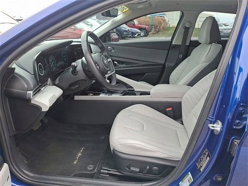 Certified 2022 Hyundai Elantra Limited image 13