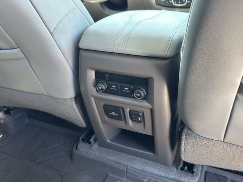 Used 2018 Chevrolet Traverse LT w/ LPO, Cargo Package FWD image 26