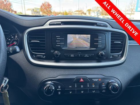 Used 2017 Kia Sorento LX image 18