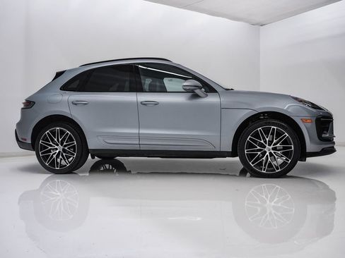 Certified 2026 Porsche Macan AWD/4WD image 9