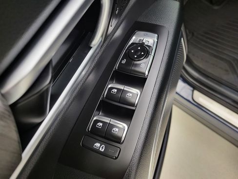 Used 2024 Kia Telluride SX Prestige w/ Towing Package image 33