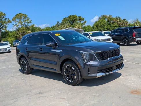 Certified 2025 Kia Sorento S FWD image 2