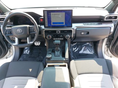 Used 2025 Toyota Tacoma TRD Sport AWD/4WD image 9