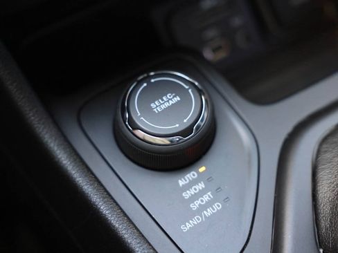 Used 2017 Jeep Cherokee High Altitude AWD/4WD image 25
