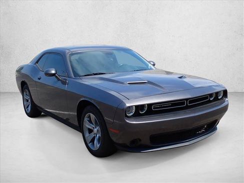 Used 2017 Dodge Challenger SXT RWD image 4