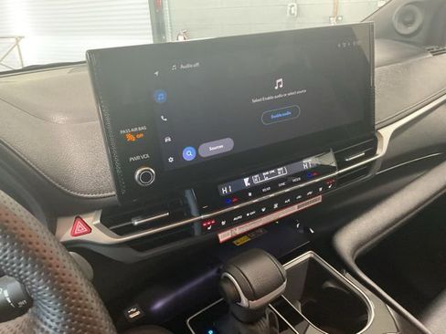 Used 2026 Toyota Sienna Limited image 15