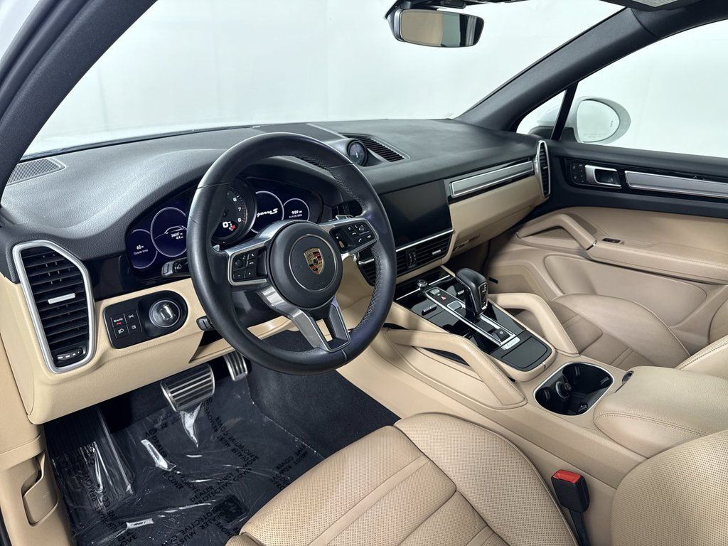 Certified 2023 Porsche Cayenne S Platinum w/ Premium Package Plus AWD/4WD image 4