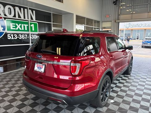 Used 2017 Ford Explorer XLT w/ Equipment Group 202A FWD image 6