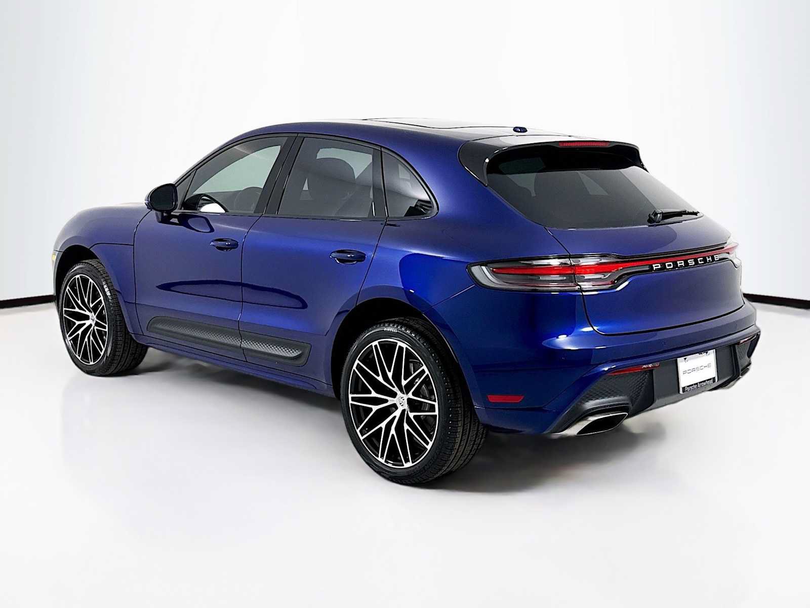 Used 2026 Porsche Macan AWD/4WD image 3