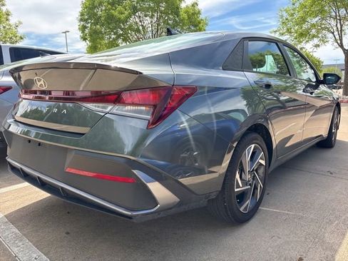 Used 2025 Hyundai Elantra Sport FWD image 4
