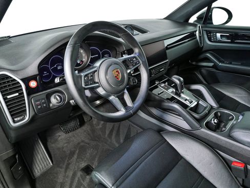 Certified 2022 Porsche Cayenne Coupe AWD/4WD image 4
