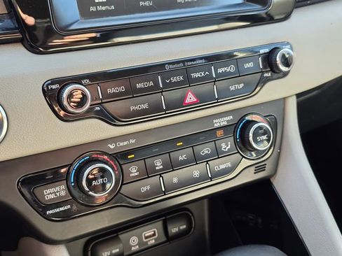 Used 2018 Kia Niro EX image 27
