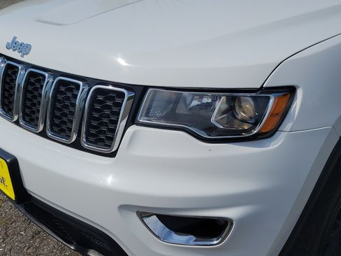 Used 2021 Jeep Grand Cherokee Laredo AWD/4WD image 9