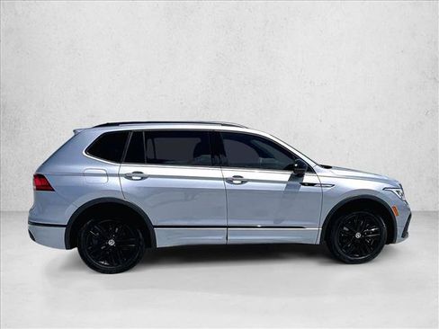 Used 2022 Volkswagen Tiguan SE R-Line FWD image 5