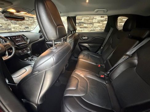 Used 2019 Jeep Cherokee Limited image 24