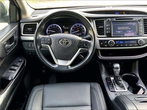Used 2019 Toyota Highlander XLE image 5