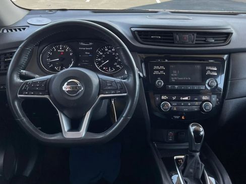 Used 2017 Nissan Rogue SV image 31