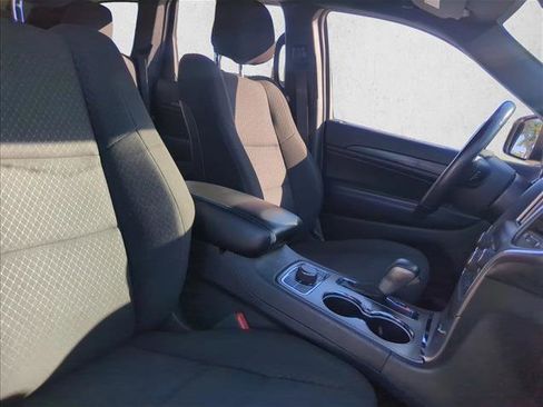 Used 2019 Jeep Grand Cherokee Laredo image 25