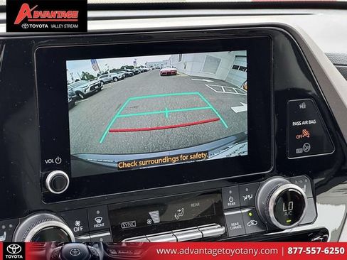 Used 2023 Toyota Highlander XLE AWD/4WD image 35