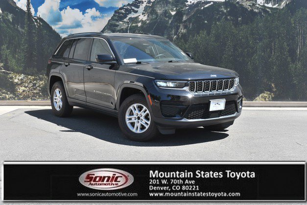 Used 2023 Jeep Grand Cherokee Laredo AWD/4WD image 1