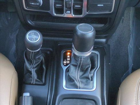 Used 2020 Jeep Gladiator Overland AWD/4WD image 3