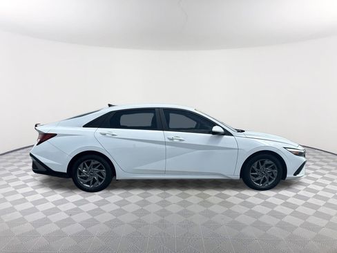 Used 2024 Hyundai Elantra SEL FWD image 4